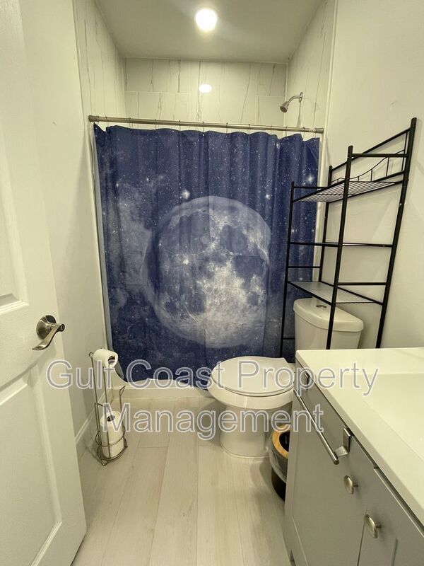 Building Photo - 681 Windermere Dr