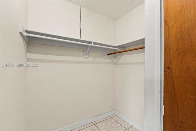 Building Photo - 6121 SW 40th Ct