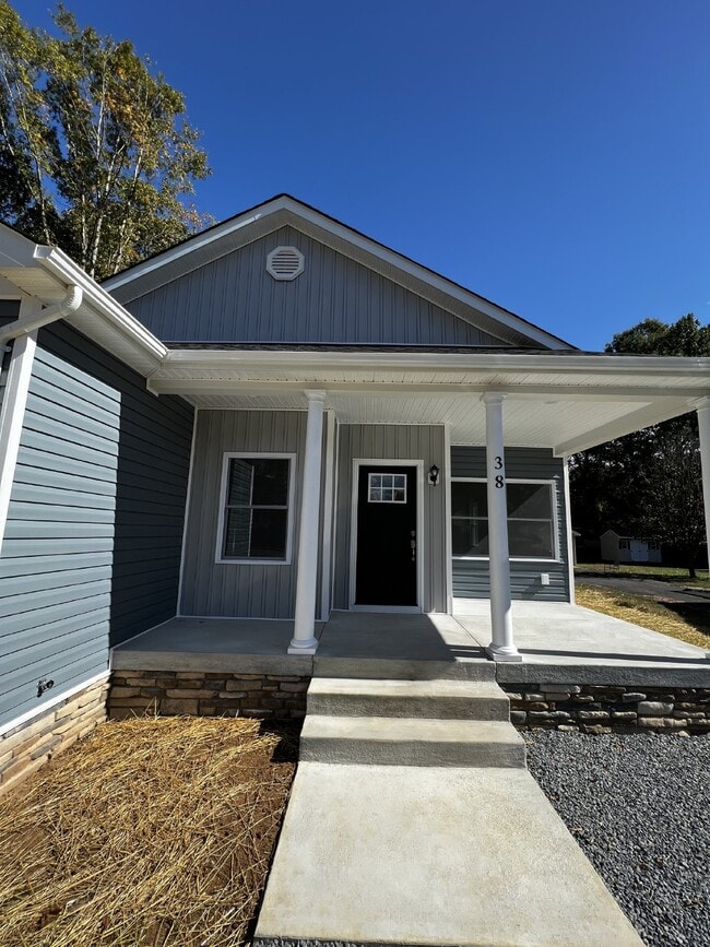 Building Photo - 38 Meadow View Ln