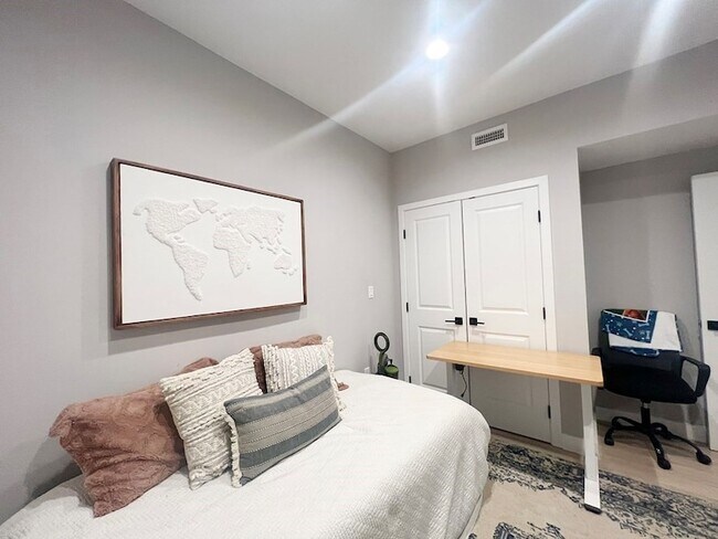 Building Photo - 360 Meridian St