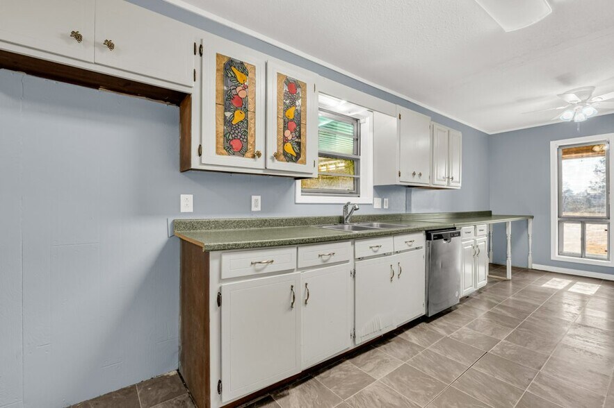 Building Photo - 415 Forrest Ct