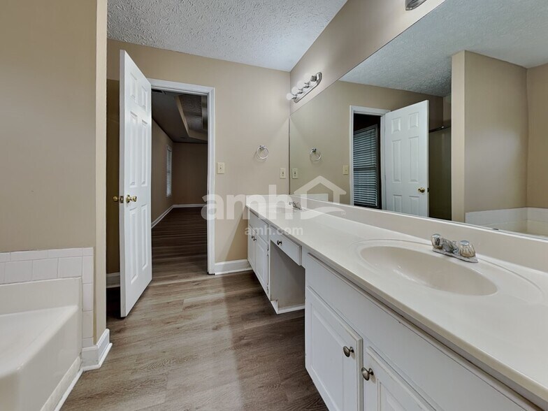 Building Photo - 4929 Harrington Pl