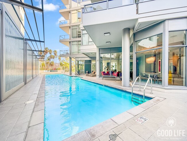 Building Photo - Stunning 2BD/2BA Condo in Downtown W/ W/D, High Ceilings, Community Pool, Spa, & Fitness Center!
