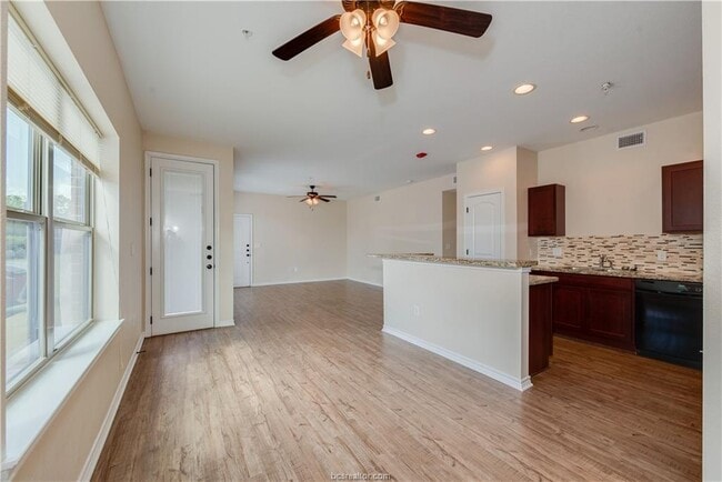 Building Photo - 1915 Dartmouth St