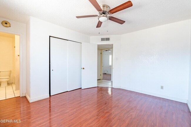 Building Photo - 11516 Meadowbrook Dr