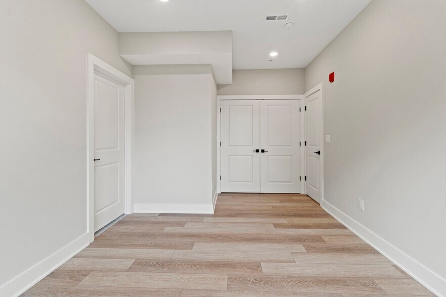 Building Photo - 2625 W Jefferson St