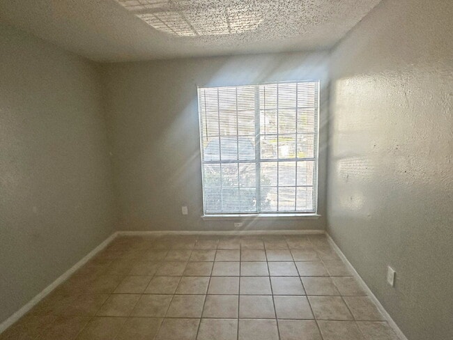 Building Photo - 7504 Oak Chase