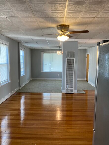 Building Photo - 56 Howland St