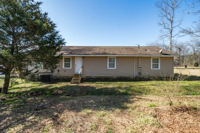 Building Photo - Move-In Ready 4BR with Renovated Interiors...