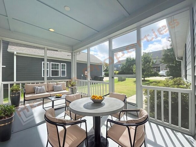 Building Photo - Lovely & Spacious 3 Bedroom, 2.5 Bathroom ...