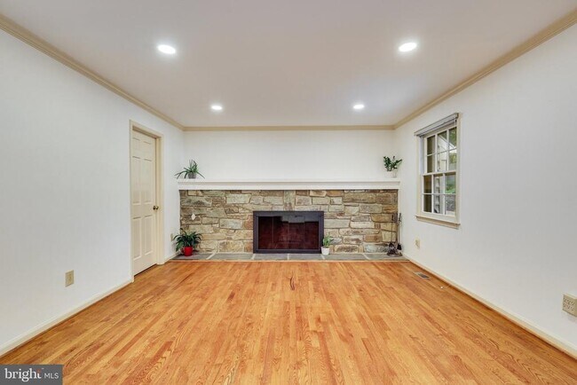 Building Photo - 1427 Laurel Hill Rd