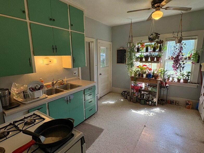 Building Photo - 837 Otto St