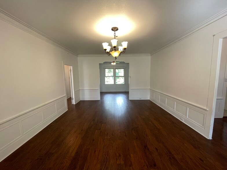 Building Photo - 2610 Lowrey Ave