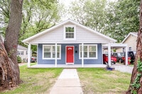 Building Photo - Beautiful & Charming 4 Bed / 2 Bath Home –...