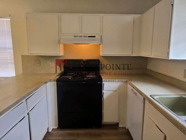 Building Photo - Coming Soon! Cozy 3 Bedroom Unit!