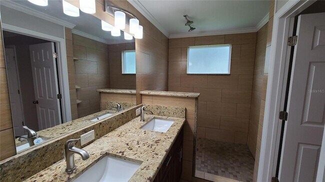 Building Photo - 1718 Cardinal Dr