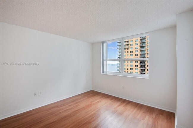 Building Photo - 1111 Brickell Bay Dr