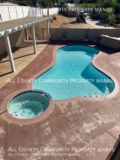 Building Photo - 16285 Capella St