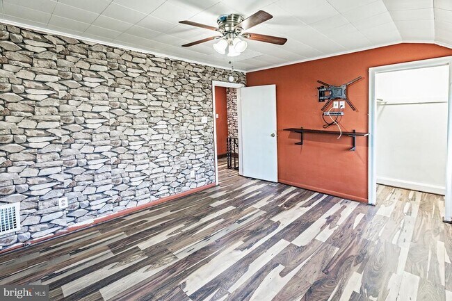 Building Photo - 3312 W 13th St