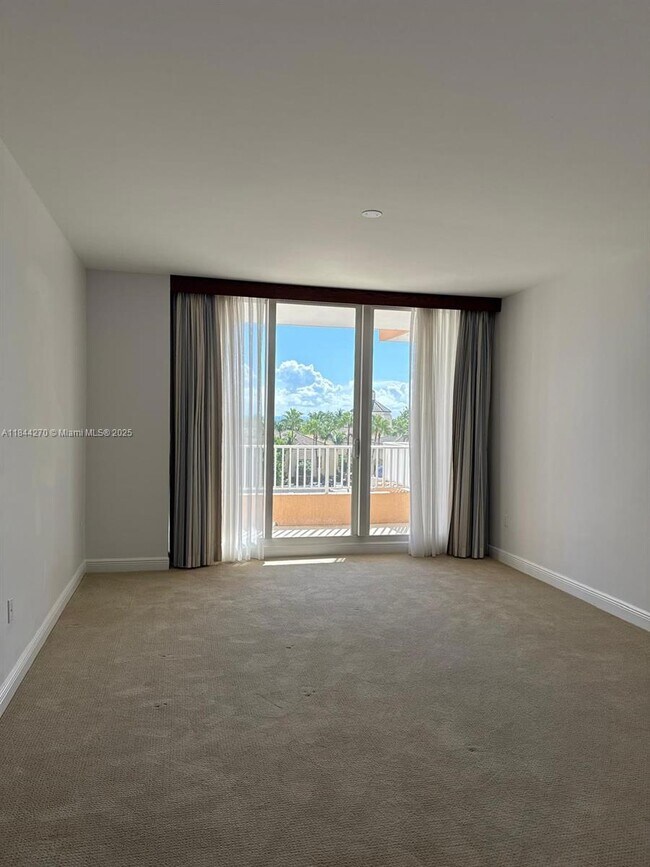 Building Photo - 785 Crandon Blvd