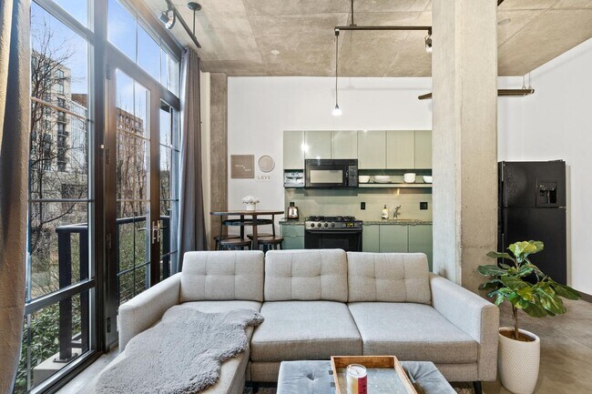 Building Photo - **FURNISHED** Streetcar Lofts studio w/parking/storage/Juliette balcony/fitness center/courtyard ...