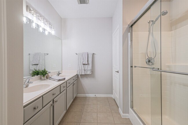 Building Photo - 9718 Catalina Leaf Ln