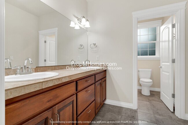 Building Photo - Luxury Four Bedroom Home in Oregon City!
