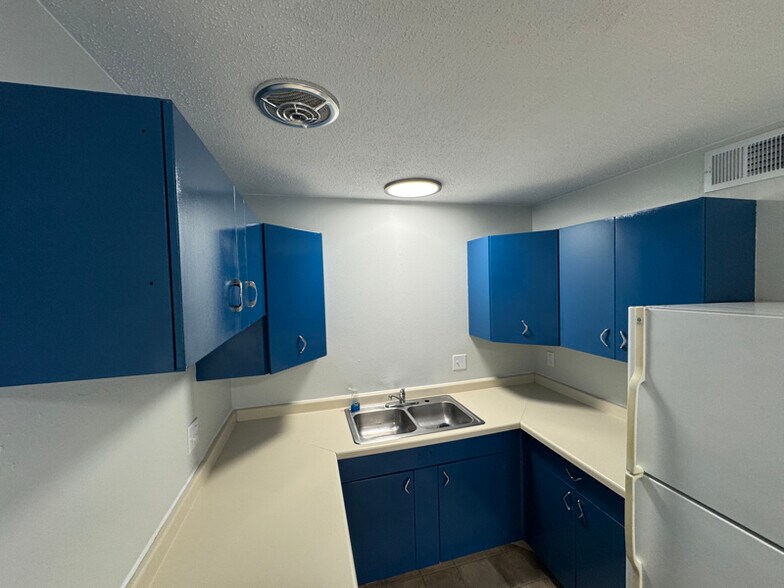 Building Photo - 419 4th Ave E