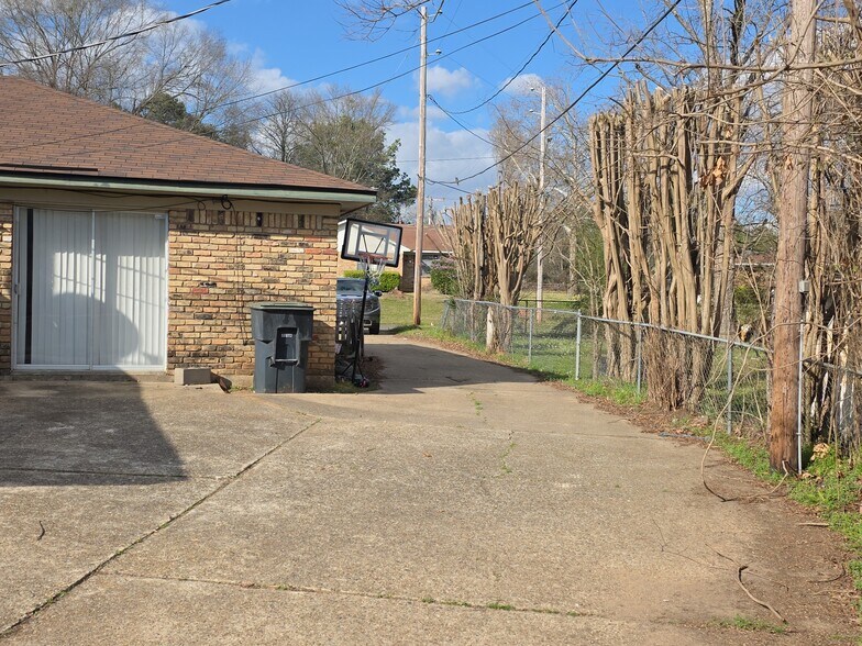 Building Photo - 2807 Jody Ln