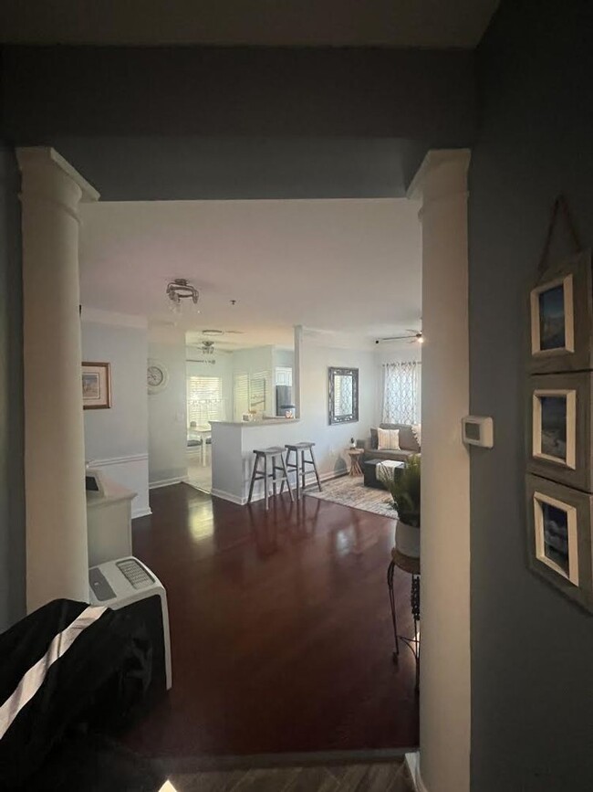 Building Photo - Stunning Two Bedroom Condo - Fully Furnish...