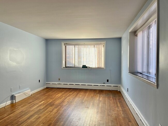 Building Photo - 128 Pleasant St