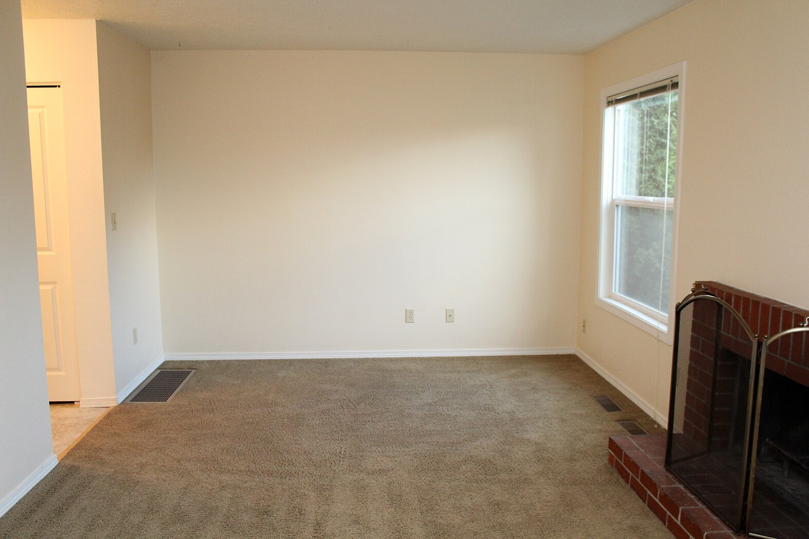 Building Photo - 3805-3805 SE Cesar Estrada Chavez Blvd