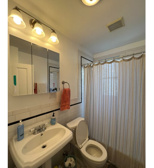 Building Photo - 176 Elm St