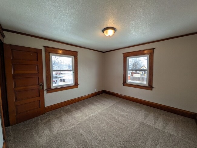 Building Photo - Large 4 Bedroom Home with Garage, Deck, & Fence!