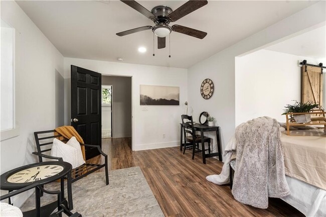 Building Photo - 2802 Palm Dr