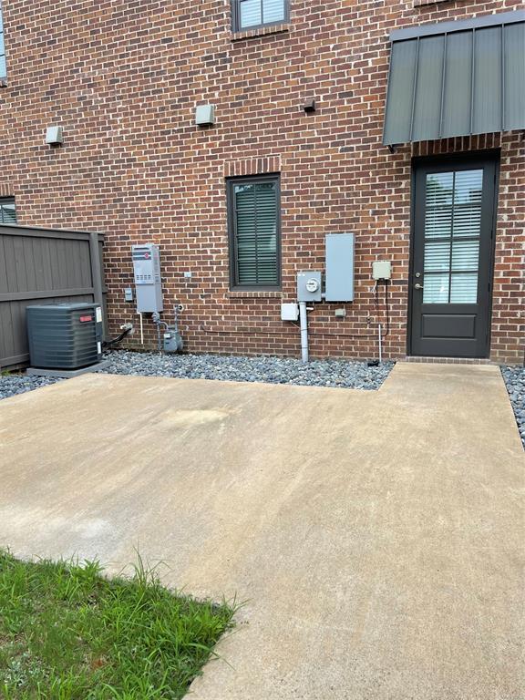 Building Photo - 4924 Upper James St