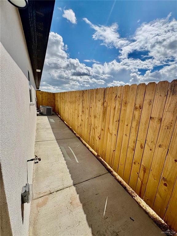 Building Photo - 12 Indian Creek Ave