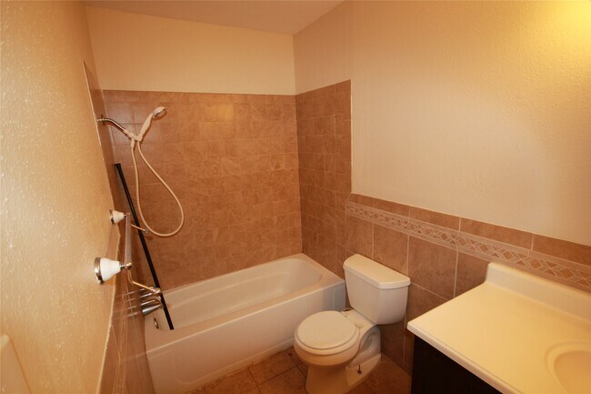 Building Photo - 5302 Town Park Blvd