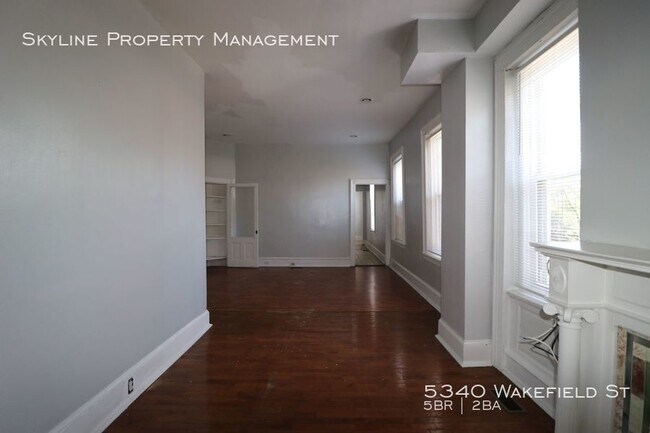 Building Photo - Beautiful Updated 5 Bedroom House