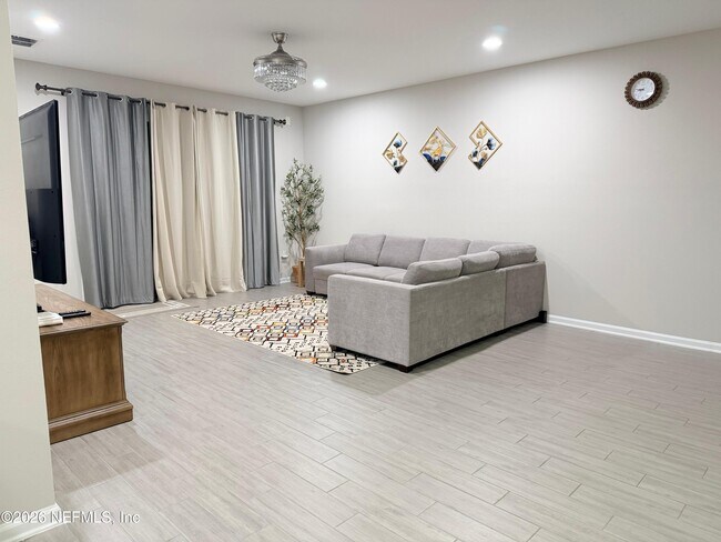 Building Photo - 70 Golden Fern Dr