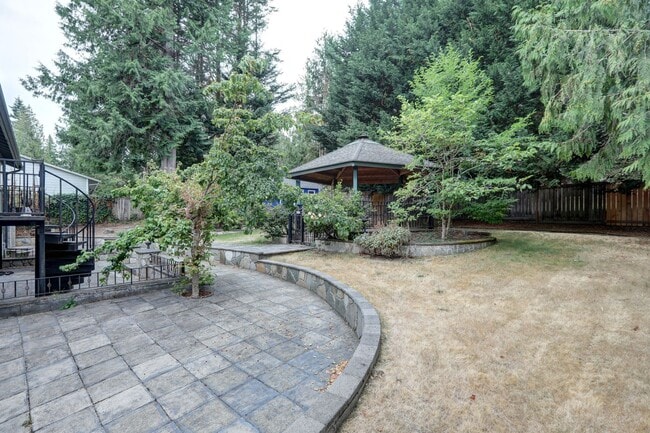 Building Photo - Stunning 3BR 1.75 BA Sammamish Home.  Rece...