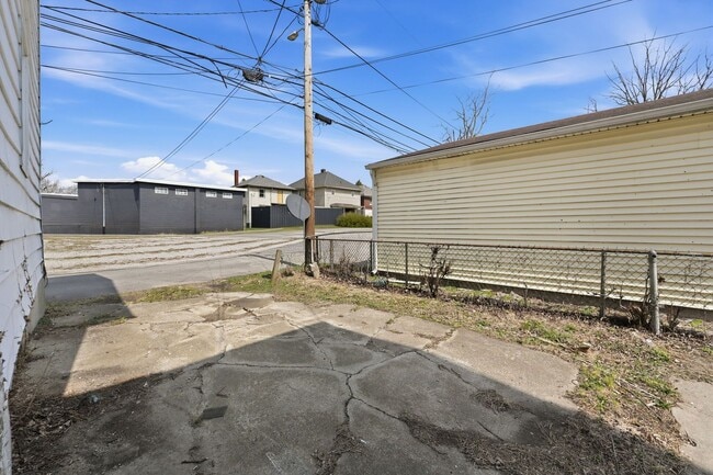 Building Photo - Modernized 3-Bedroom w/ New Furnace