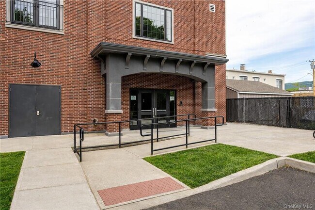 Building Photo - 249 Main St