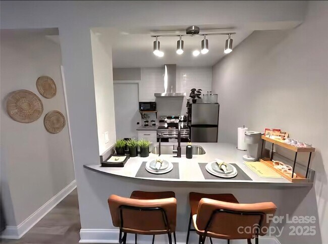 Building Photo - 2000 Patio Ct