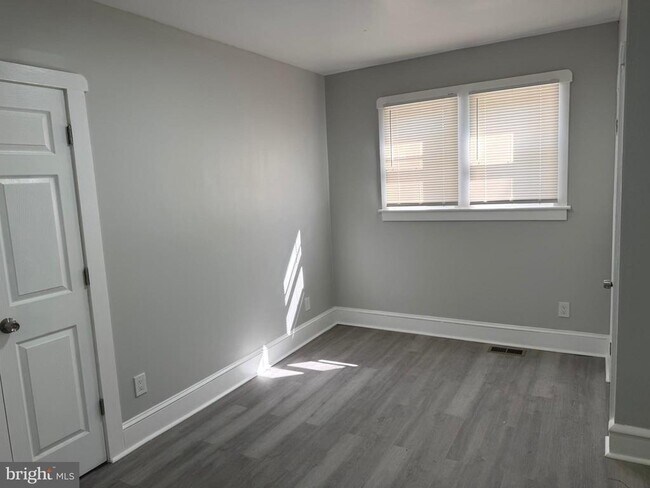 Building Photo - 244 Mansion Ave