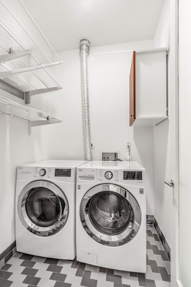 Building Photo - 22 Mercer St