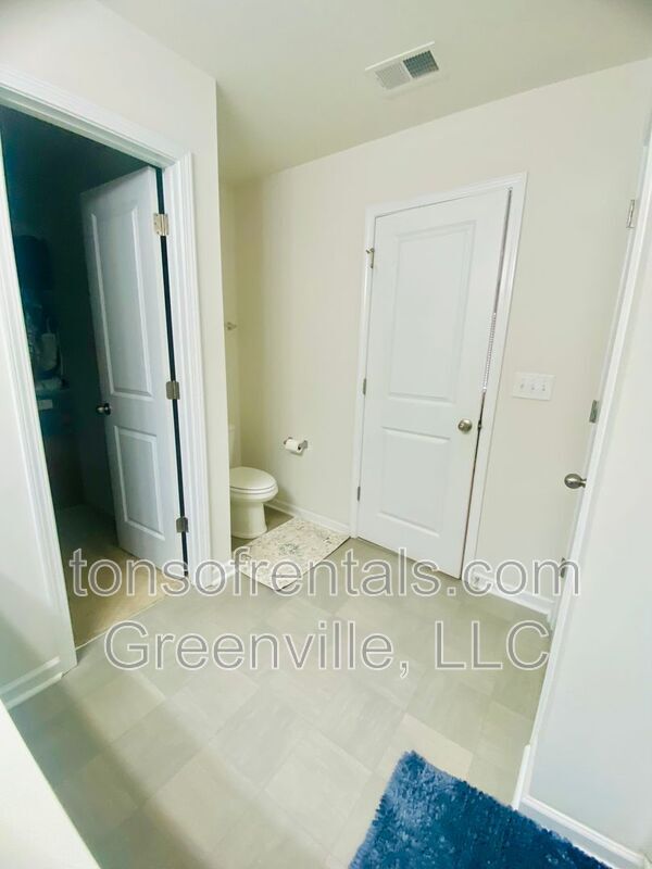 Building Photo - 255 Millen Dr