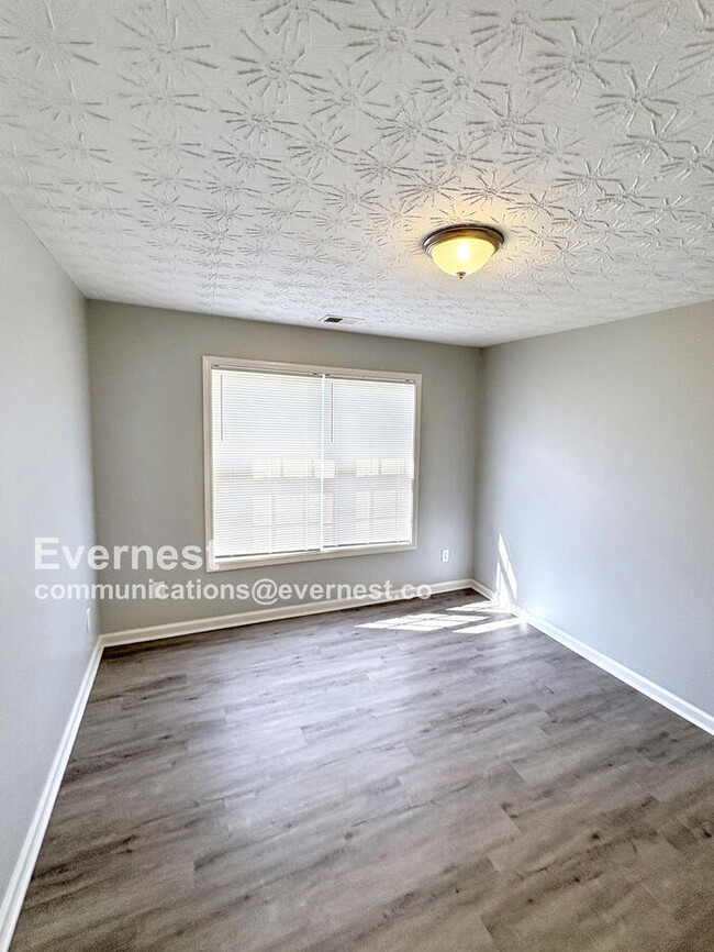 Building Photo - 632 Addison Way