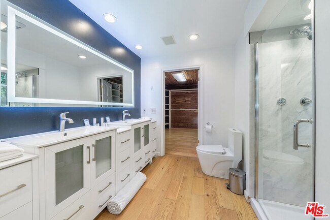 Building Photo - 9305 Beverlycrest Dr