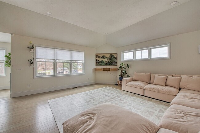 Building Photo - 35 Metacomet Rd